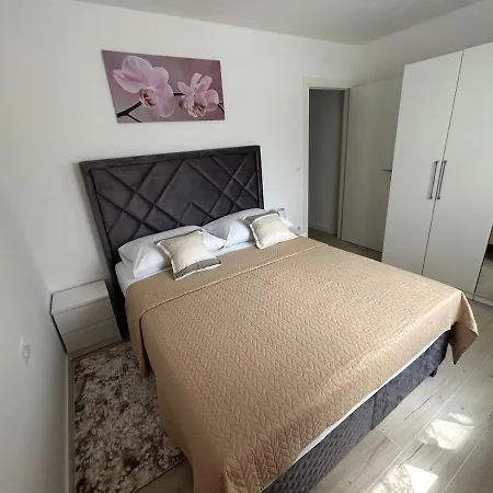 Apartment M-m Podstrana